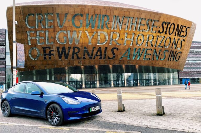 Tesla opens a new location in Cardiff