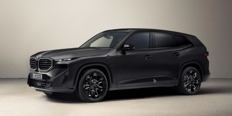 BMW and Kith continue their cooperation and present the BMW XM in an exclusive edition